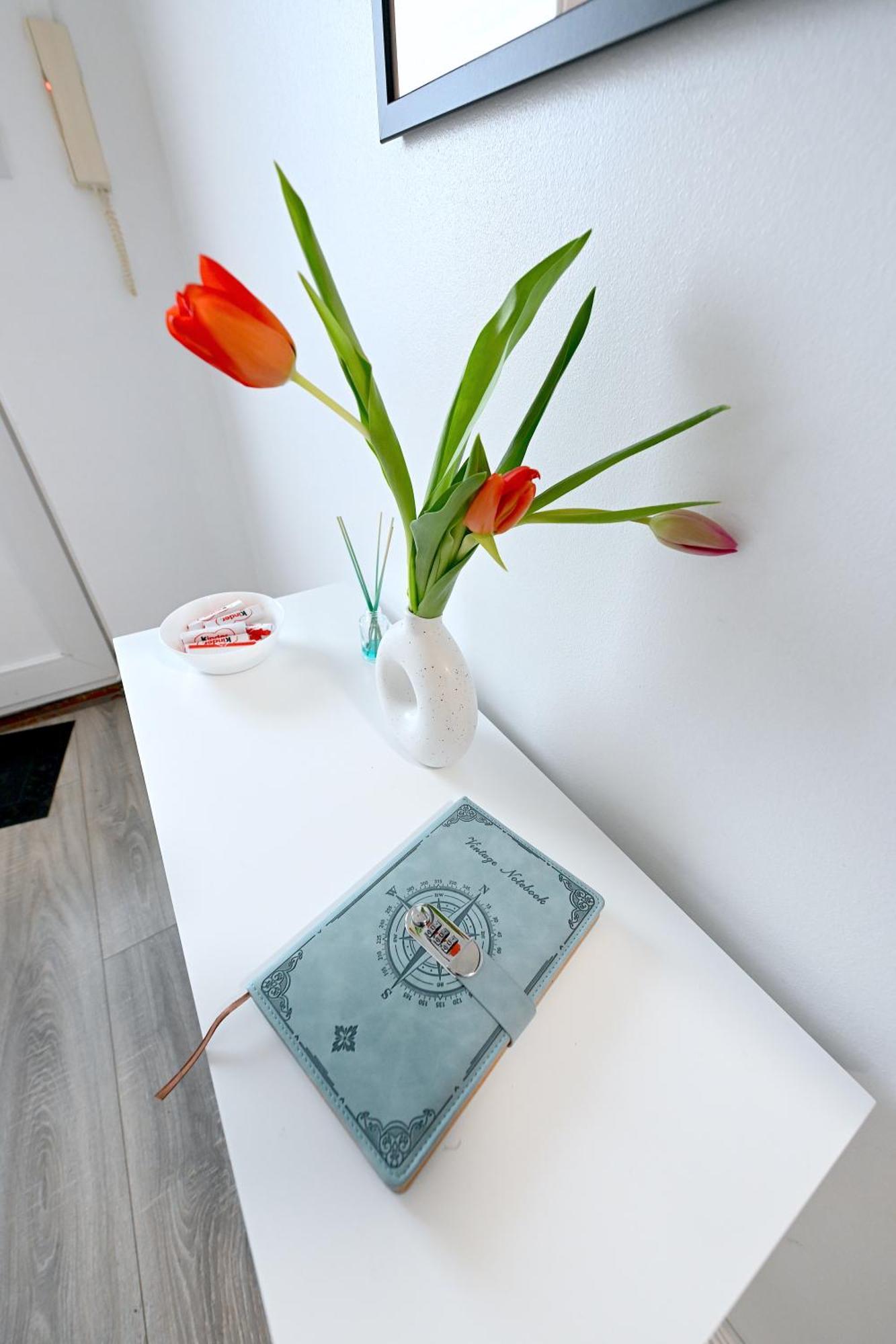 Superb 4 Bedroom Flat In The Heart Of Camden Town Лондон Экстерьер фото