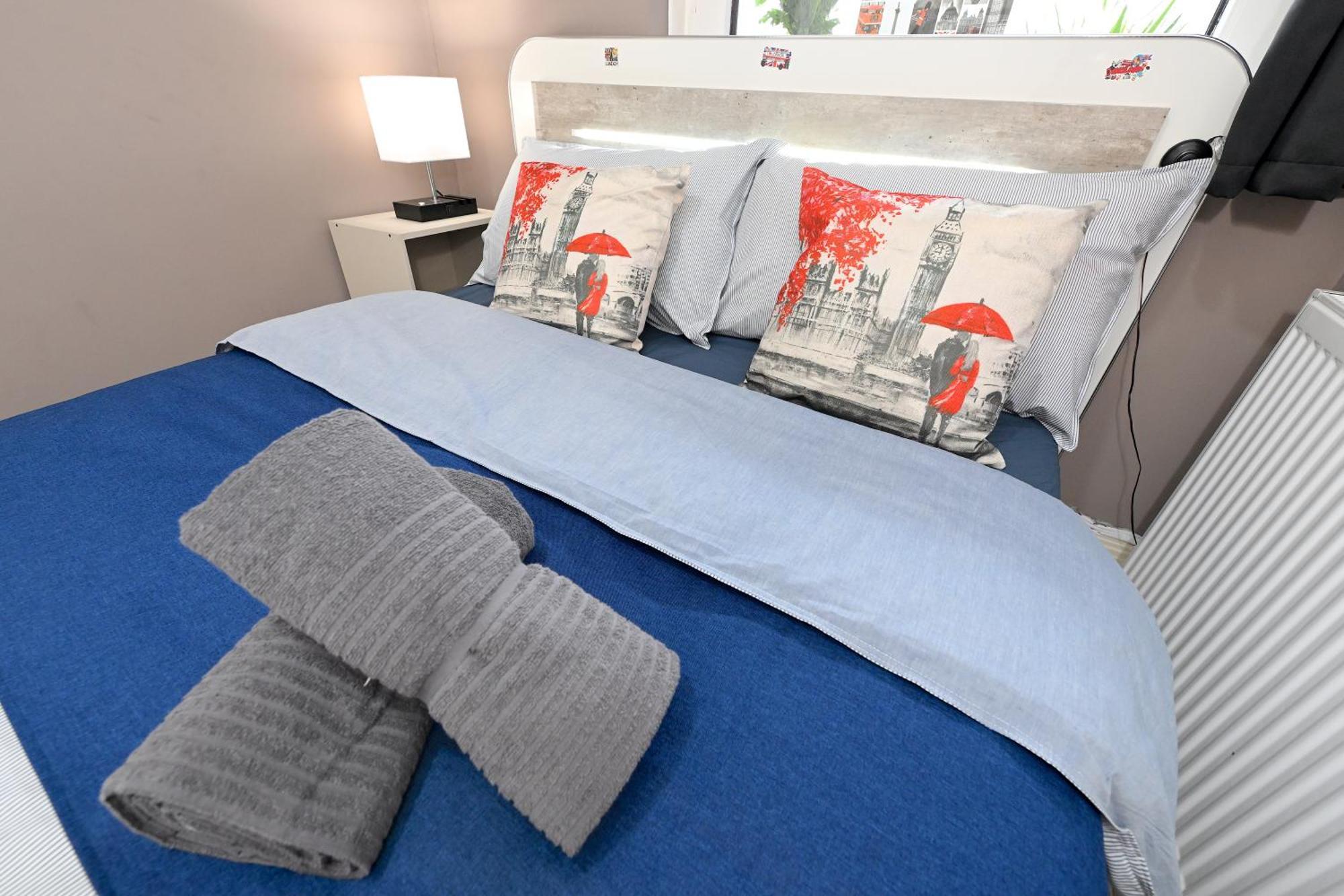 Superb 4 Bedroom Flat In The Heart Of Camden Town Лондон Экстерьер фото