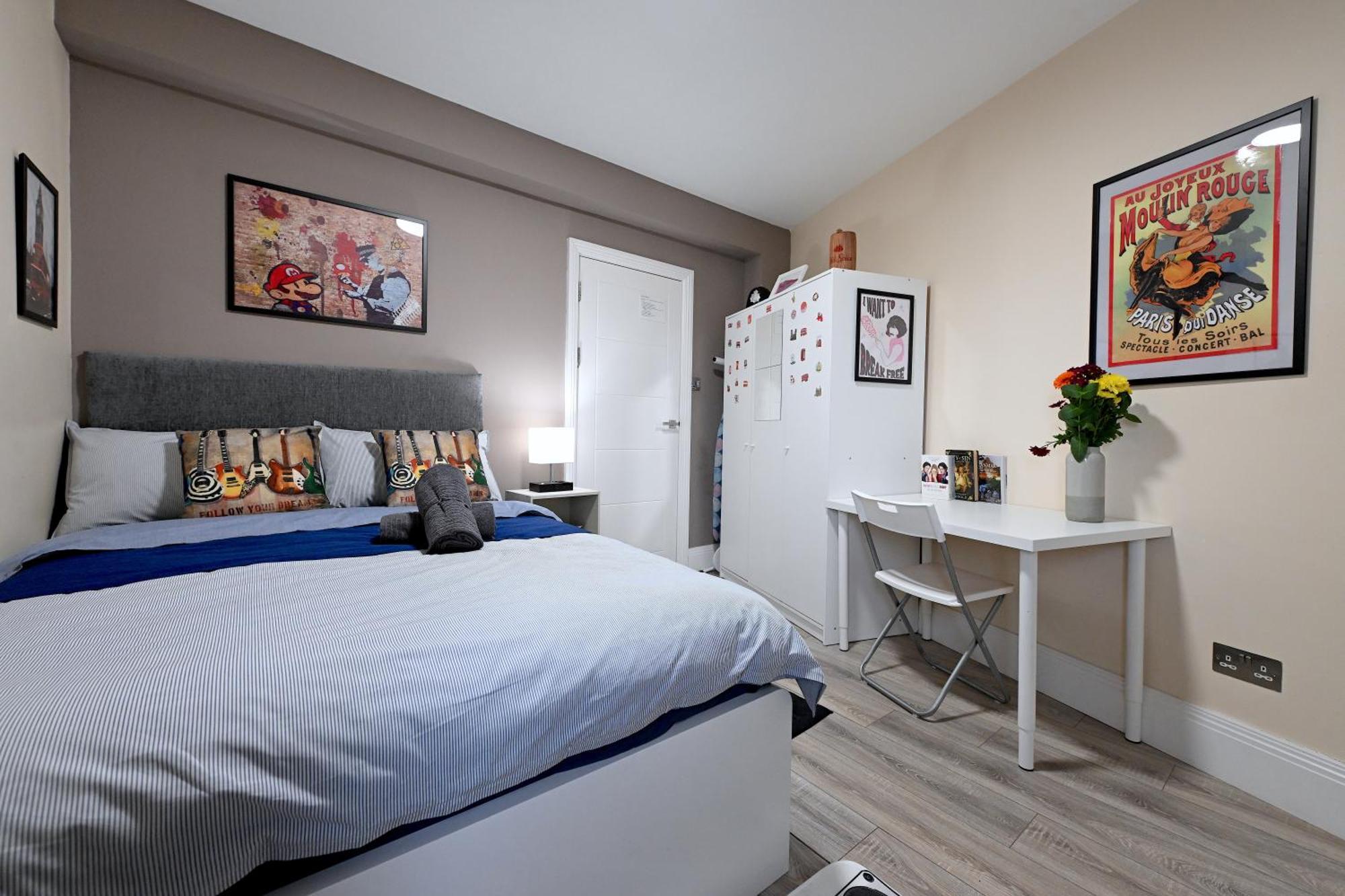 Superb 4 Bedroom Flat In The Heart Of Camden Town Лондон Экстерьер фото